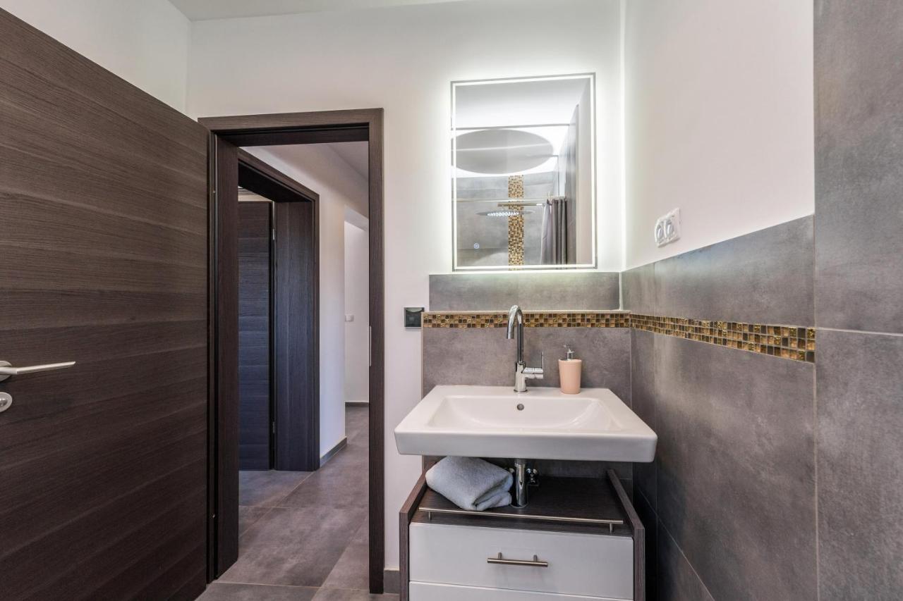 Jamc Dream Familientraum Direkt Am Meer Mit Beheiztem Pool Privlaka  Exterior foto